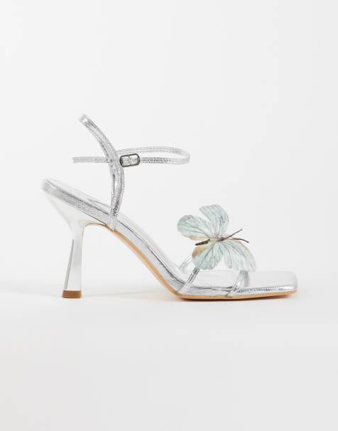 Public Desire Wide Fit - Colossus - Minimalistische sandalen met brede pasvorm, hak en bloem in zilver - view 1