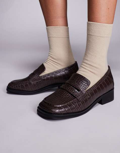 Public Desire Wide Fit – Decaf – Brązowe loafersy ze wzorem skóry krokodyla - view 1