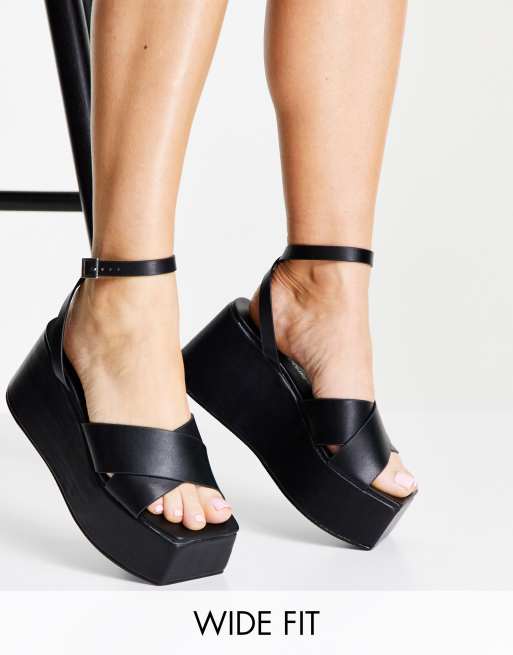 Public Desire Wide Fit - Elevate - Sandalen met plateauzool in zwart