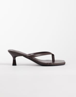  Everlast kitten heel toe thong sandals in chocolate