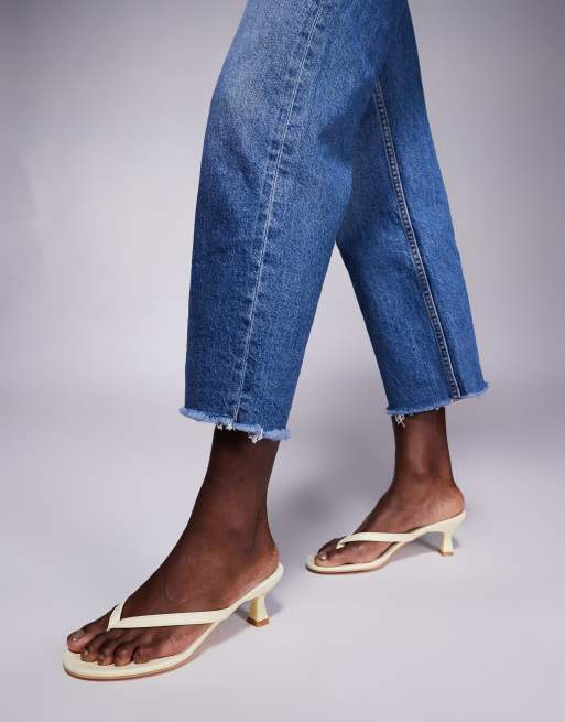 Public Desire Wide Fit - Evermore - Sandales à petit talon et entredoigt - Jaune