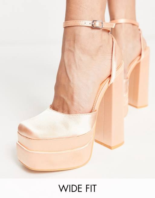 Wide fit outlet platform heels