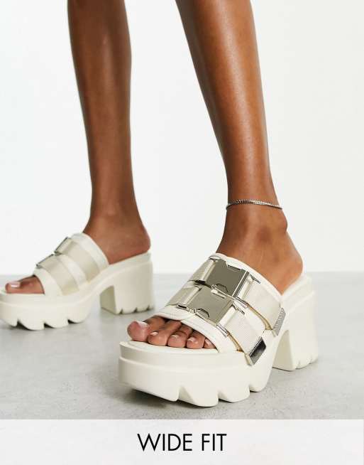 Public Desire Wide Fit - Exclusives - Oslo - Sandalen met hak en dikke zool in gebroken wit