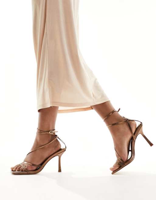 Public Desire Wide Fit – Flossy – Sandaletten in Bronze, weite Passform, 2 von 4