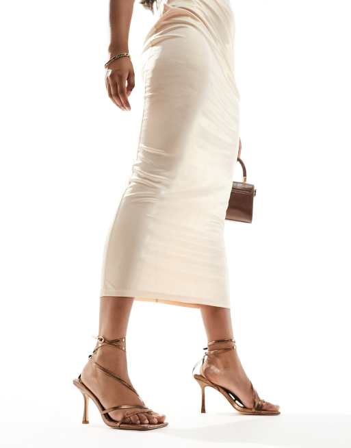 Public Desire Wide Fit – Flossy – Sandaletten in Bronze, weite Passform, 4 von 4