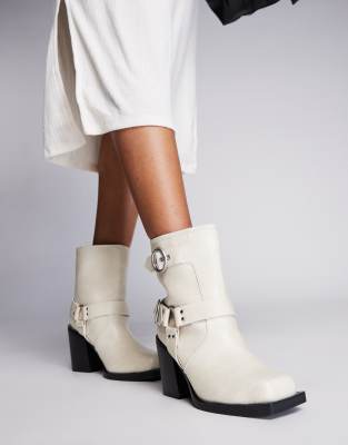  Freak heeled ankle biker boot in cream