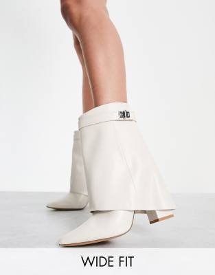 Public Desire Wide Fit - Fyre - Bottes à talon et rabat - Blanc 