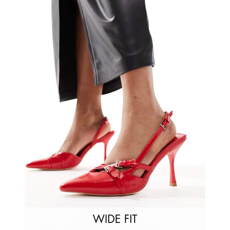 Public Desire Wide Fit Glatte Absatzschuhe in Rot mit Riemchendetail vorne weite Passform ASOS