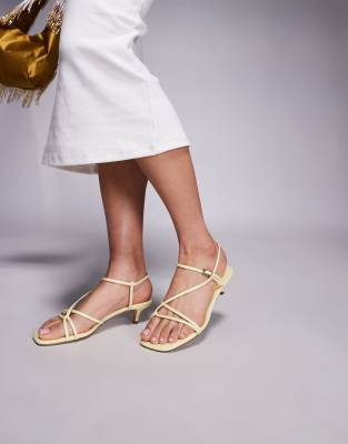 Public Desire Wide Fit – Glint – Minimalistische Riemchen-Sandalen in Gelb, weite Passform - view 1