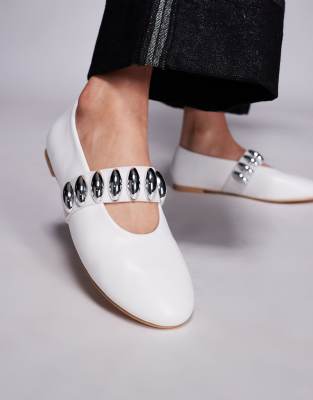 Public Desire Wide Fit – Harmonica – Vita platta ballerinaskor med metalldetalj och bred passform - view 1