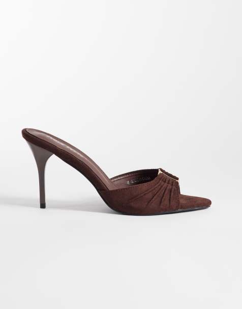 Public Desire Wide Fit – Kourtney – Mules-Sandalen aus Wildlederimitat in Braun mit Absatz, breite Passform - view 1