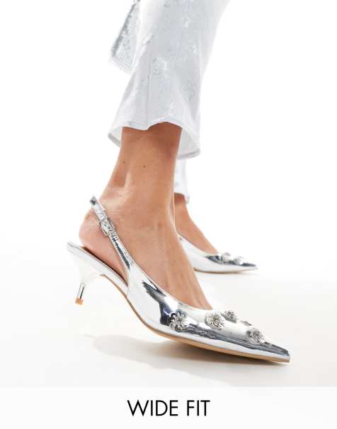 Public Desire Wide Fit – Kyle – Spitze Schuhe in Silber mit Fersenriemen, Kitten-Absatz und verzierten 3D-Blumen, weite Passform - view 1