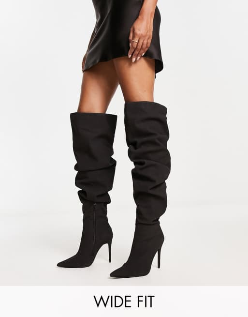 Public Desire Wide Fit - Lariza - Sorte rynkede overknee-støvler med stilethæle 