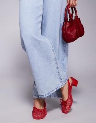Public Desire Wide Fit - Lover - Ballerinas aus Netzstoff in Rot mit Absatz und Schleifendetail, weite Passform