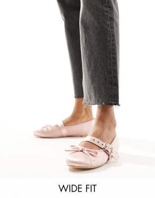 Public Desire Wide Fit - Madelyn - Ballerinas aus Satin in Rosa, weite Passform