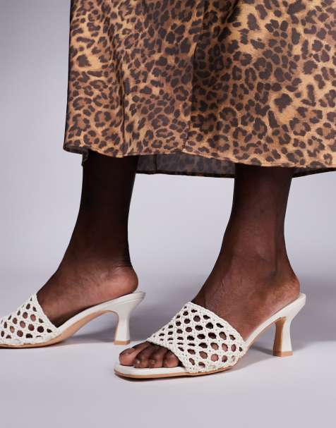 Public Desire Wide Fit - Maribelle - Geweven muiltjes-sandalen met kittenhak in crème - view 1