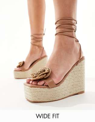 Public Desire Wide Fit - Mariella - Espadrilles mit Absatz und Häkel-Rose in Natur-Neutral