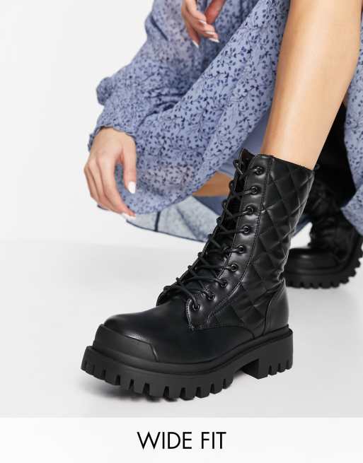 Public Desire Wide Fit – Outstanding – Czarne buty do kostki na płaskiej masywnej podeszwie