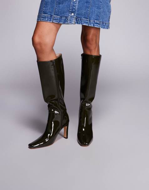 Public Desire Wide Fit – Pose – Ciemnozielone lakierowane botki do kolan - view 1