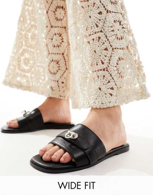 Public Desire Wide Fit - Radiance - Slippers met brede pasvorm en hardware in zwart