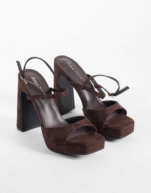Public Desire Wide Fit - Rhoda - Sandales compensées en suédine - Chocolat, 2 de 4