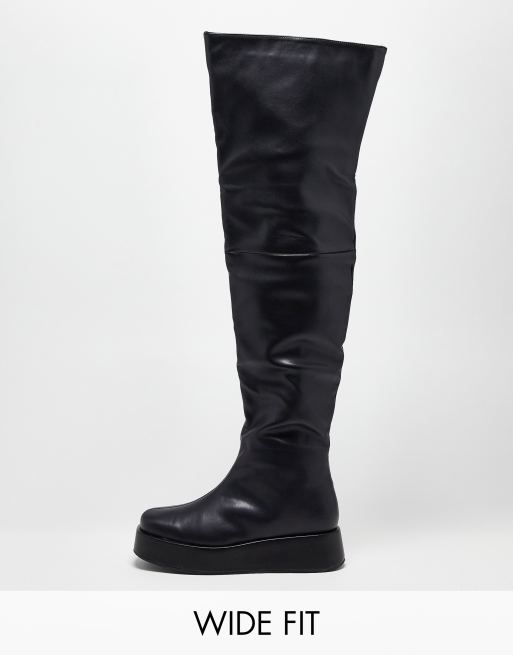 Public Desire Wide Fit - Rosie - Sorte flade overknee-støvler - Kun hos ASOS