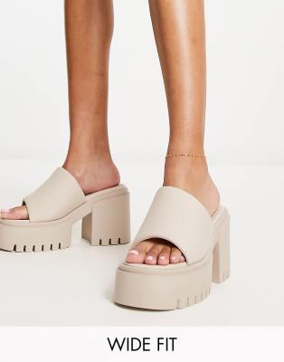 Public Desire Wide Fit - Sabeena - Mules in gebrochenem Weiß mit dicker Sohle und Absatz