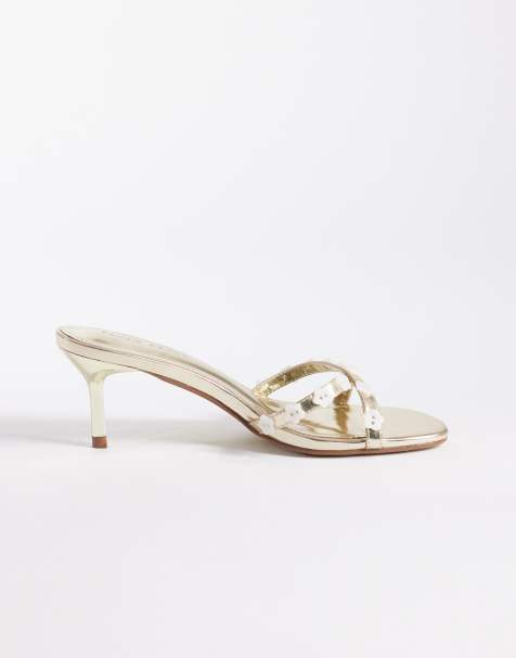 Public Desire Wide Fit – Sandaletten in Gold mit Kitten-Absatz und Perlen, weite Passform - view 1