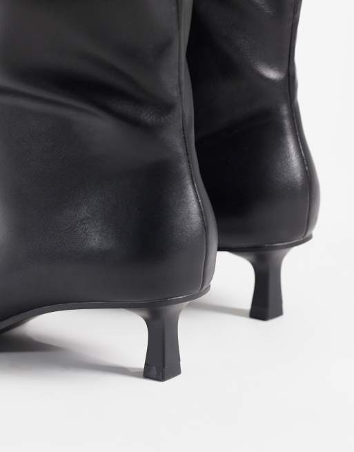 Public Desire Wide Fit Sandra kitten heel knee boots in black, 3 of 4