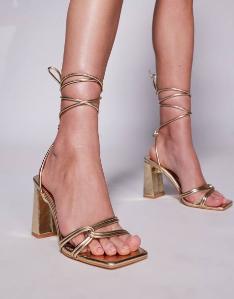 Public Desire Wide Fit - Schiffer - Sandalen met blokhak en strikbandjes in goud - view 1