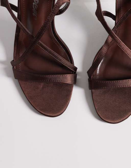 Public Desire Wide Fit - Sheer - Sandales satinées à talon - Marron, 4 de 4