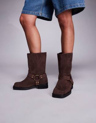 Public Desire Wide Fit - Sienna - Bikerstiefel aus Wildlederimitat in Braun, weite Passform