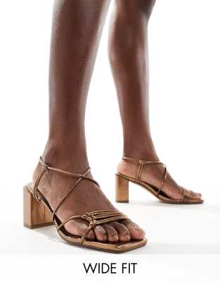 Public Desire Wide Fit - Taryn - Riemchen-Sandaletten in Bronze mit Blockabsatz-Braun