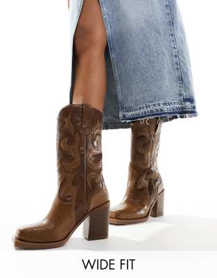 Public Desire Wide Fit - Texas - Mittelhohe Ankle-Boots in Vintage-Braun mit Schlangenmuster, weite Passform