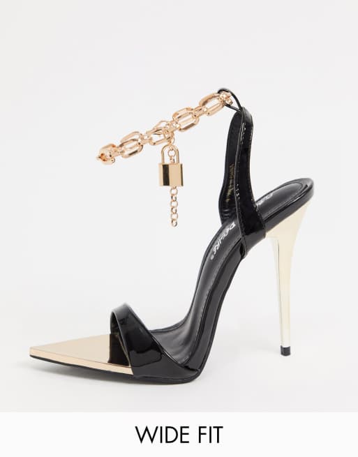Public Desire Wide Fit - Triumph - Sandalen met hak en hangslotje in zwart