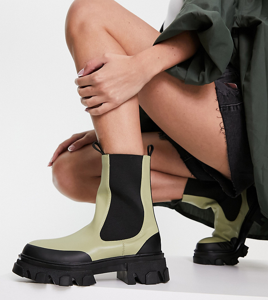 Wonder chunky flat boots in green