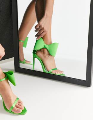 Public Desire Wide Fit - Zeal - Sandalen met hak en oversized strik in  groen | ASOS