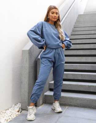 sweatpants in public