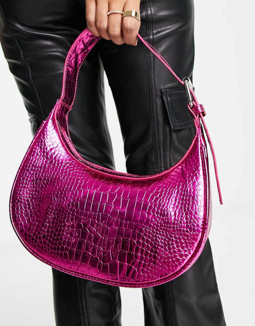 Public Desire x Paris Artiste – Exklusivt – The Primrose – Metallisk rosa axelväska med krokodilmönster 