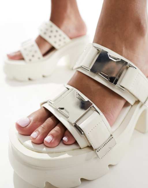 Public Desire Yuki Sandali color panna con suola spessa e dettagli in metallo stile western ASOS