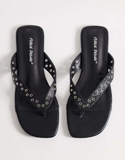 Public Desire – Zehenstegsandalen in Schwarz mit Nietenbesatz, 3 von 4