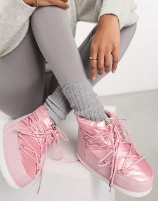 Public Desire - Zuri - Schneestiefel in Metallic-Rosa mit niedrigem Schaft