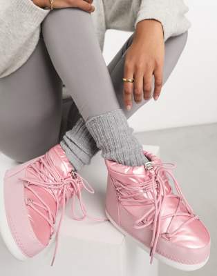 Public Desire - Zuri - Schneestiefel in Metallic-Rosa mit niedrigem Schaft