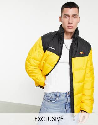 Пуховик в стиле колор блок желтого и черного цвета ellesse – эксклюзивно для ASOS-Желтый