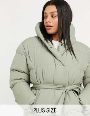 Пуховик в стиле oversized с капюшоном и завязкой на талии Threadbare Curve Stanley-Зеленый цвет
