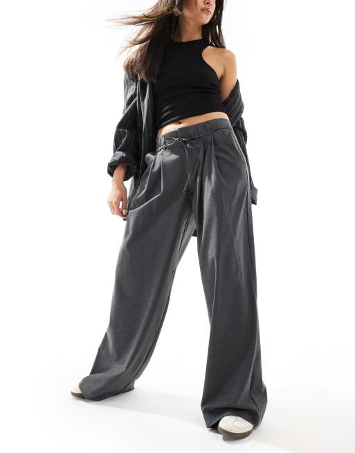 Pull& Bear – Elegante Hose in Anthrazit mit weitem Schnitt und Bindegürtel