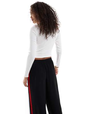 Pull&Bear 2 pack long sleeved t-shirt in black & white