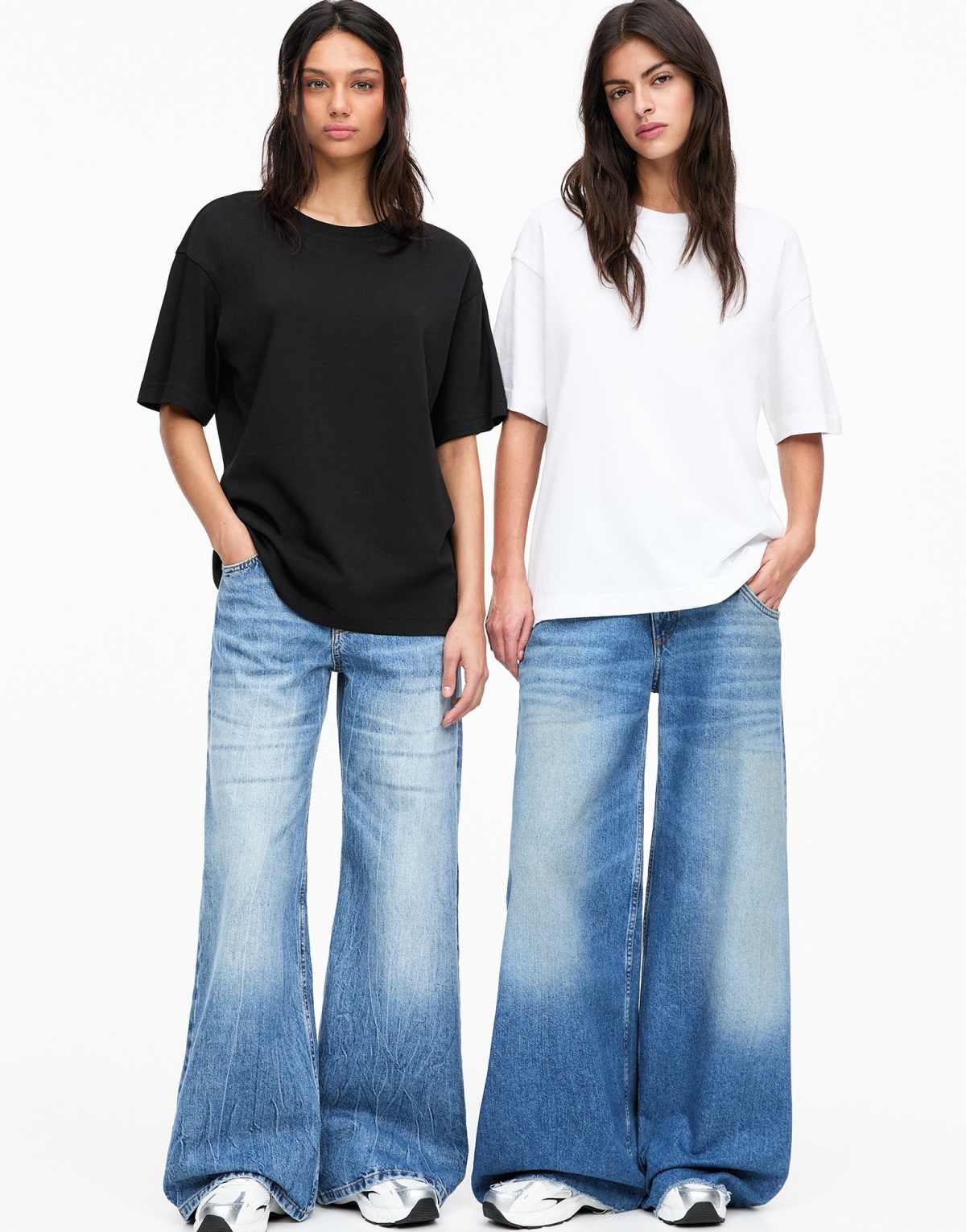 Pull&Bear 2 pack of oversized t-shirts in white/black