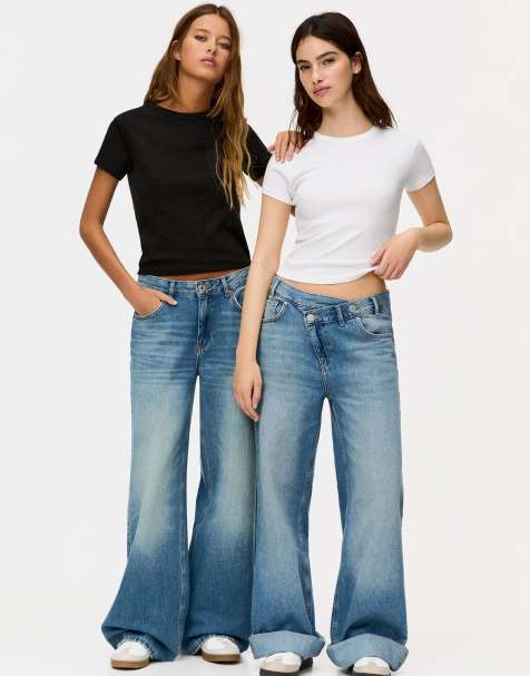 Pull&Bear – 2er-Pack figurbetonte T-Shirts in Schwarz und Weiß - view 1