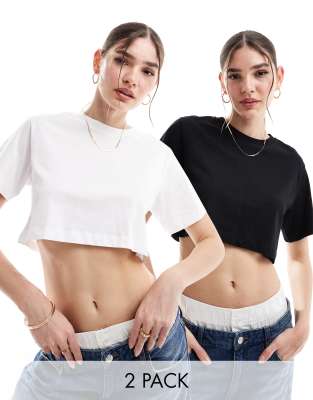 Pull & Bear - 2er-Pack T-Shirts in Schwarz und Weiß mit kastigem Schnitt